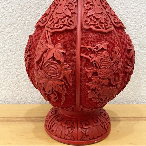 Vintage Cinnabar Red Carved Vase Floral Flower Ornate Brass Inlay 12.5-Inch Vase - Picture 9 of 15
